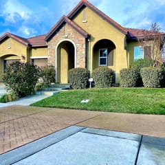 One-Story 4BR West Sac · Fireplace · Fenced Yard · Pets OK