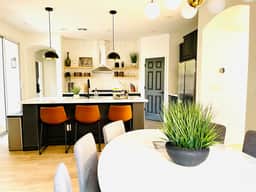 Remodeled 4BR near Historic Folsom · Walk to Shops · Pets OK - Image 2