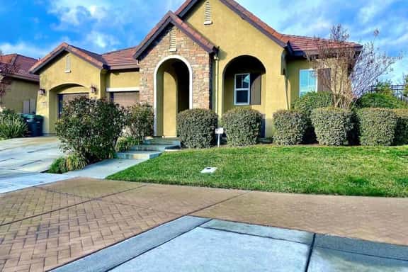One-Story 4BR West Sac · Fireplace · Fenced Yard · Pets OK - Image 1