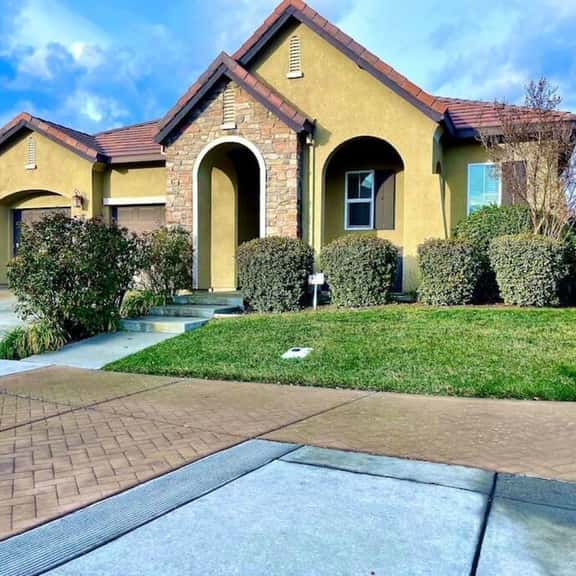 One-Story 4BR West Sac · Fireplace · Fenced Yard · Pets OK - Image 1