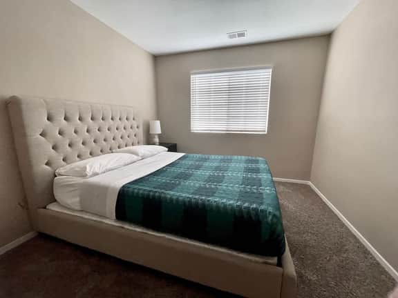 Quiet 4BR West Sac Home · Big Yard · BBQ · Pets Welcome - Image 3