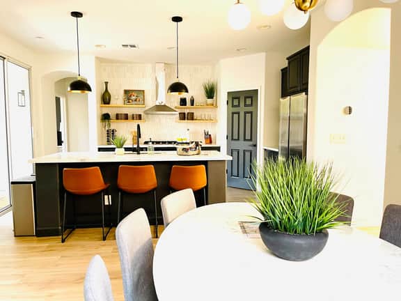 Remodeled 4BR near Historic Folsom · Walk to Shops · Pets OK - Image 2