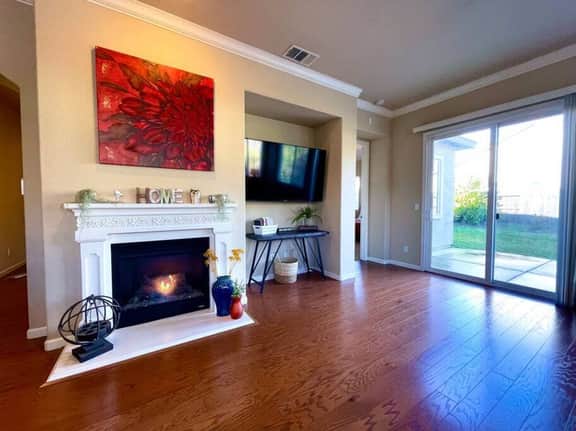 One-Story 4BR West Sac · Fireplace · Fenced Yard · Pets OK - Image 3