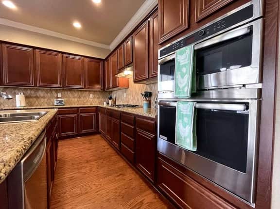 One Story, Pet & Family Friendly, Fireplace - Image 5
