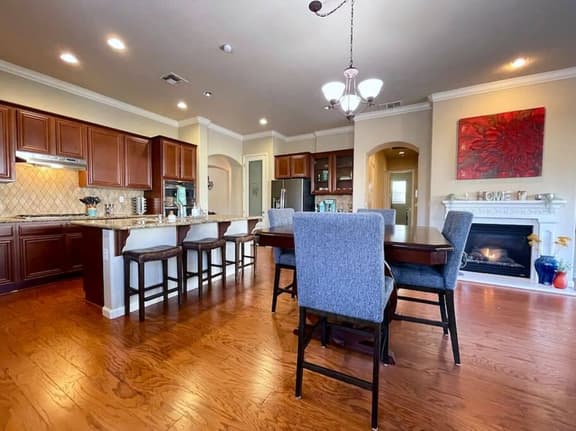 One Story, Pet & Family Friendly, Fireplace - Image 1